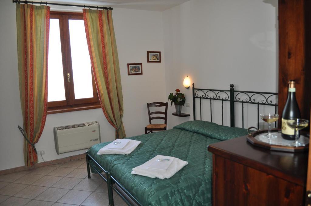 Agriturismo Ai Piacentini Santo Stefano Belbo Habitación foto